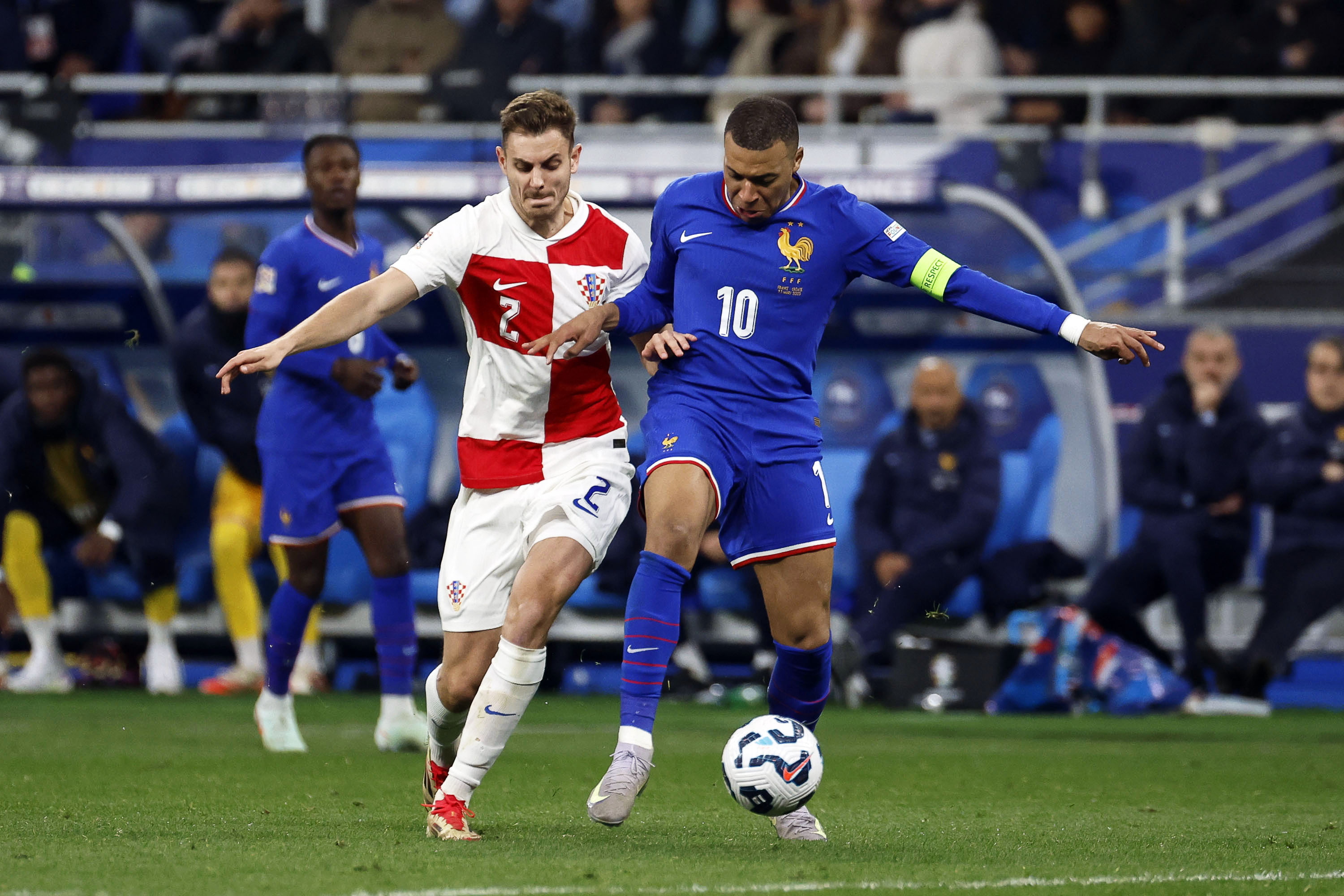 jiuyou app-国家队欧国联连胜在握，追逐欧锦赛荣耀之路(巅峰冠军足球冠军之路)